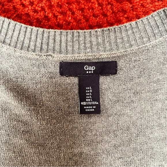 ♥️Host Pick♥️Gap gray cardigan size large - Picture 6 of 6